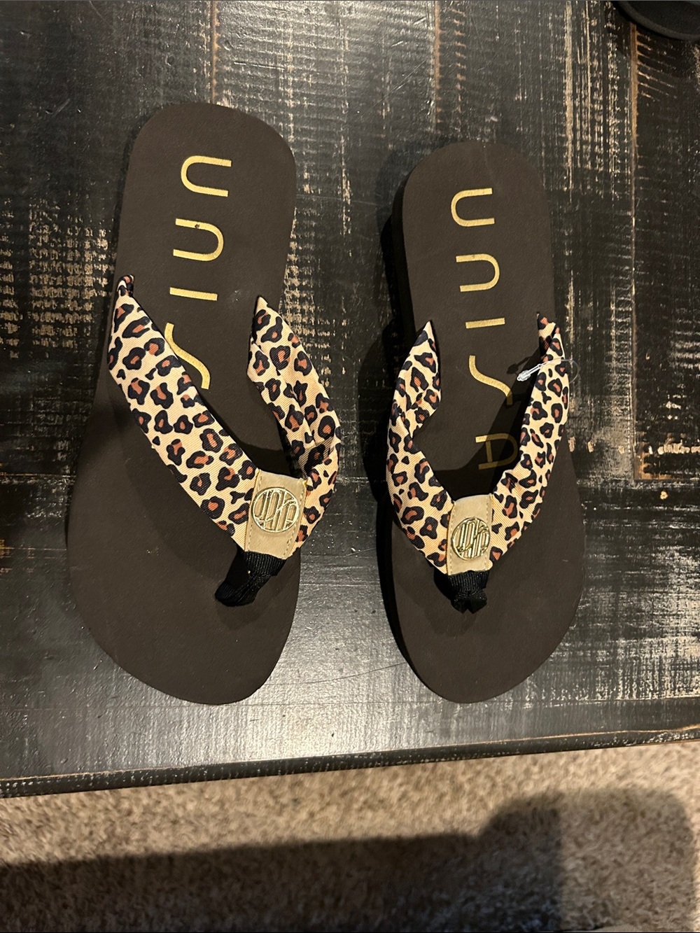Unisex Leopard Print Flip Flops - Gold Logo Accent NWOT size 10